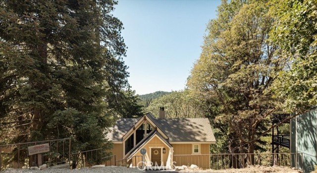 Detail Gallery Image 8 of 23 For 26495 Walnut Hills Dr, Lake Arrowhead,  CA 92391 - 3 Beds | 2 Baths