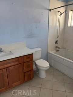 https://media.crmls.org/medias/e566b35b-7cad-4638-8d2c-30f0497361e1.jpg?preset=X-Large