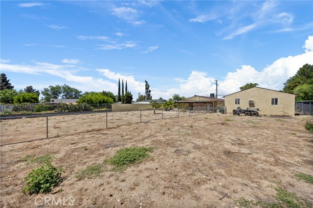10880 Noble Street, Cherry Valley CA: https://media.crmls.org/medias/e566e8ed-2fdb-4d1f-a607-a25e0f54d125.jpg