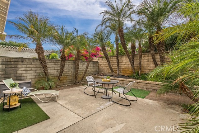 Detail Gallery Image 2 of 41 For 25139 Amberley Way, Valencia,  CA 91355 - 3 Beds | 2/1 Baths