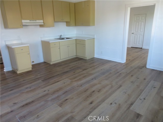 Detail Gallery Image 2 of 19 For 156 E Colden, Los Angeles,  CA 90003 - 2 Beds | 1 Baths