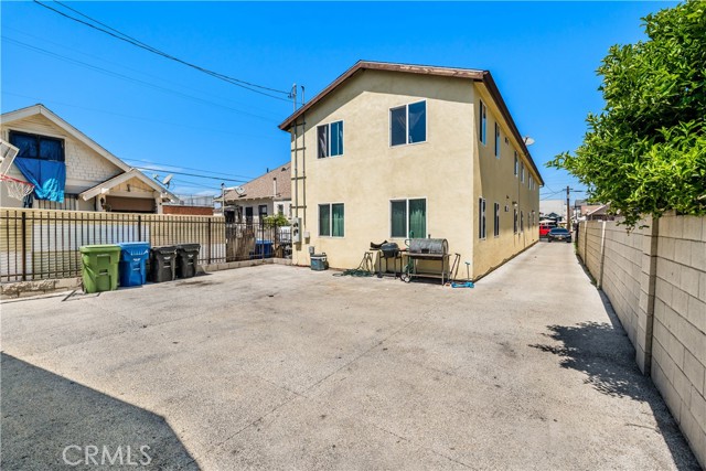 Detail Gallery Image 7 of 9 For 240 W 46th St, Los Angeles,  CA 90037 - – Beds | – Baths