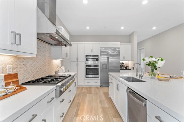 Detail Gallery Image 11 of 74 For 27018 California Ct, Valencia,  CA 91381 - 4 Beds | 4/1 Baths