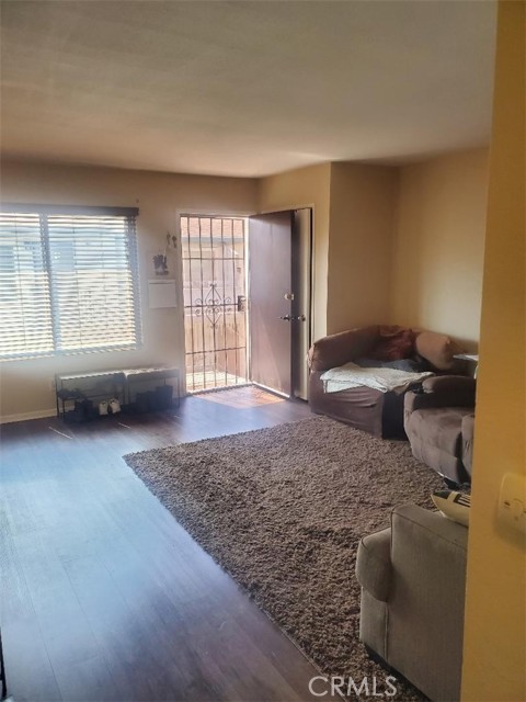 Detail Gallery Image 3 of 6 For 8939 Mango Ave #F,  Fontana,  CA 92335 - 2 Beds | 1 Baths