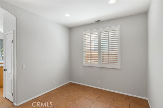 Detail Gallery Image 15 of 27 For 466 Fallbrook Ave, Newbury Park,  CA 91320 - 4 Beds | 2/1 Baths