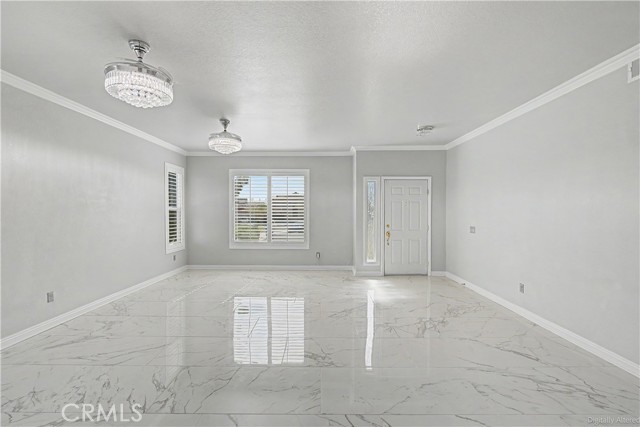 Detail Gallery Image 3 of 29 For 12714 Dorsey Ct, Victorville,  CA 92392 - 5 Beds | 3 Baths