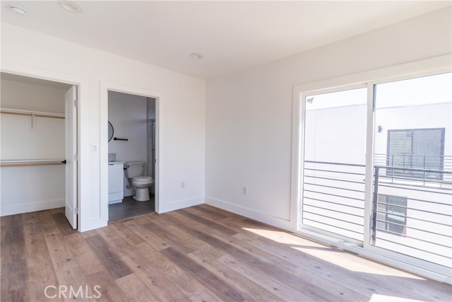 Detail Gallery Image 17 of 22 For 4507 W 18th St Dr #1,  Los Angeles,  CA 90019 - 4 Beds | 3 Baths