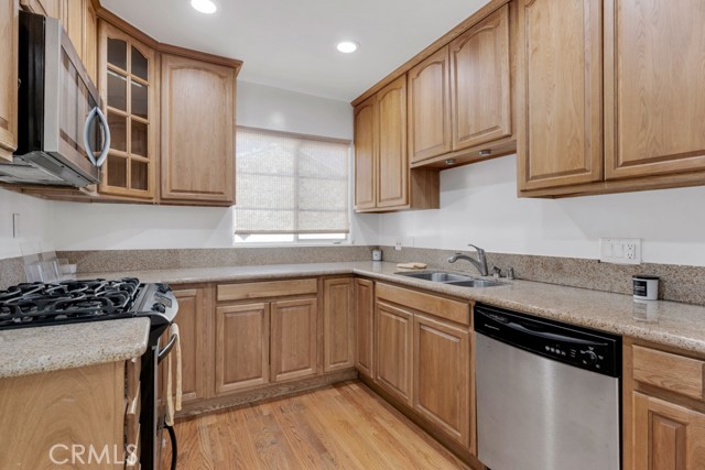 Detail Gallery Image 12 of 58 For 17435 Burma, Encino,  CA 91316 - 3 Beds | 2 Baths