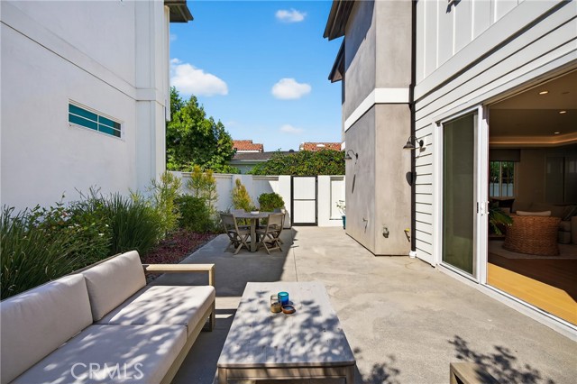 2216 Bataan Road, Redondo Beach CA: https://media.crmls.org/medias/e56a39f6-cc89-4800-9589-664c707fdd56.jpg