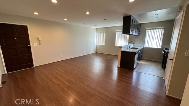 Detail Gallery Image 3 of 15 For 602 W California Ave, Glendale,  CA 91203 - 2 Beds | 2 Baths