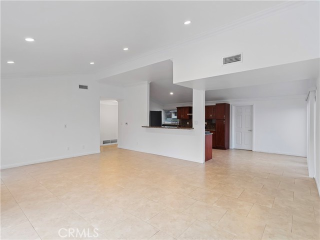 Detail Gallery Image 17 of 22 For 20324 Oxnard St, Woodland Hills,  CA 91367 - 6 Beds | 3 Baths