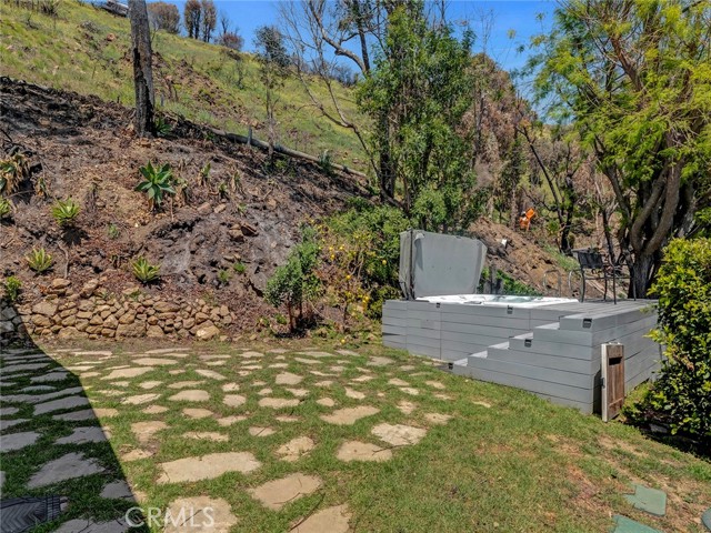 20537 Little Rock Way, Malibu CA: https://media.crmls.org/medias/e56bca70-cb87-4f56-99c2-a1036feaeb76.jpg