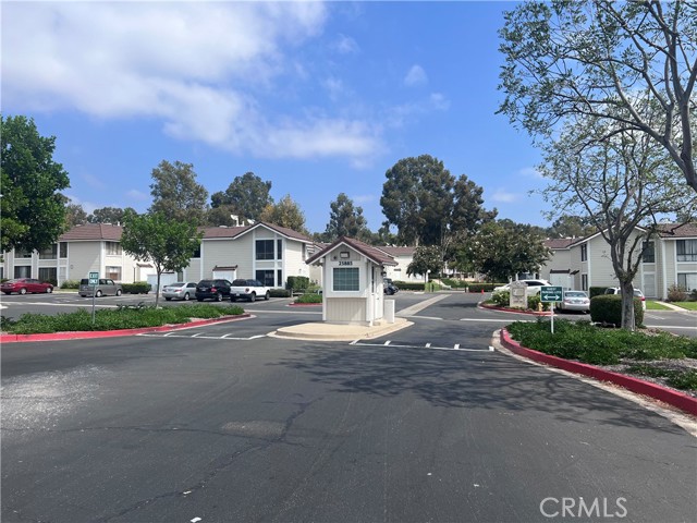 Detail Gallery Image 4 of 33 For 25885 Trabuco Rd #200,  Lake Forest,  CA 92630 - 2 Beds | 1/1 Baths