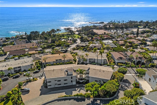 21703 Ocean Vista Dr 201A, Laguna Beach CA: https://media.crmls.org/medias/e56c0796-b98c-4594-93cb-ffce2633c79f.jpg