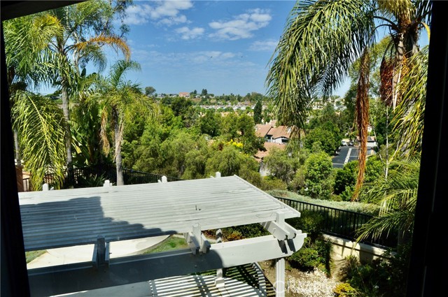 1 Genoa, Laguna Niguel CA: https://media.crmls.org/medias/e56c509c-778d-4d76-9470-455549ec3432.jpg