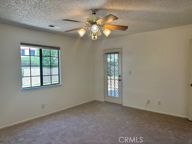 19080 Elm Drive, Apple Valley CA: https://media.crmls.org/medias/e56c8676-f44c-4ff1-8d1e-7d17d055354b.jpg