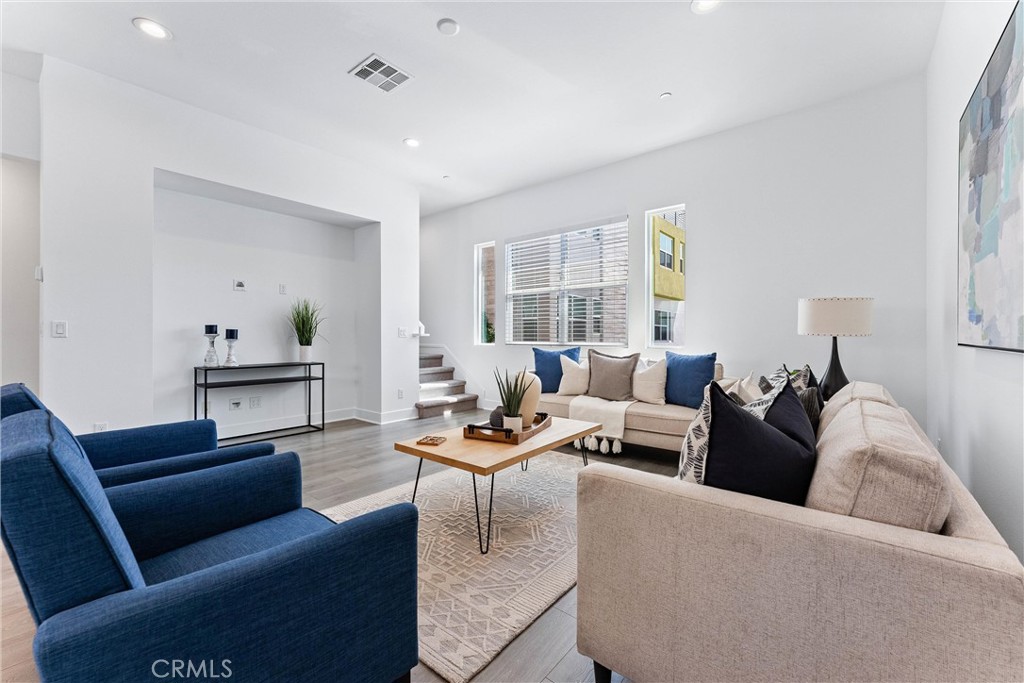 E56c8773 E7f2 46d2 Bcc4 8cf59425896d