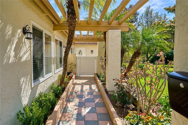 Detail Gallery Image 2 of 26 For 3287 San Amadeo #B,  Laguna Woods,  CA 92637 - 2 Beds | 2 Baths