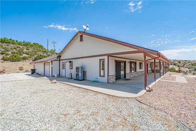 5329 Hubbard Road, Acton CA: https://media.crmls.org/medias/e56dc695-2f14-41be-baff-d5796c8eb6ed.jpg