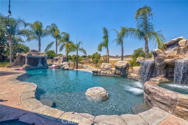 21551 Via Liago, Perris CA: https://media.crmls.org/medias/e56de25f-e582-4812-8812-a3df3ee840c4.jpg