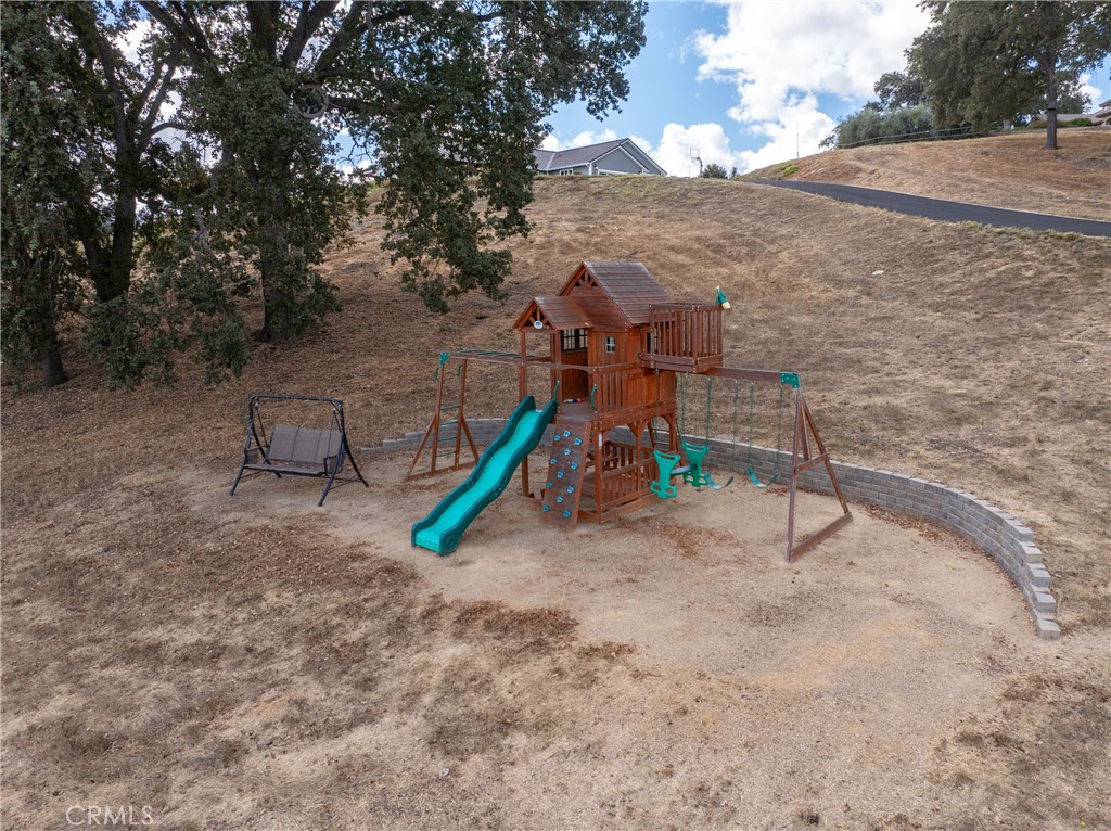 https://media.crmls.org/medias/e56e3a0f-c34f-498b-a8bb-c48b57ac5418.jpg?preset=X-Large