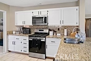Detail Gallery Image 7 of 13 For 13775 Valera Way, Victorville,  CA 92392 - 4 Beds | 3 Baths
