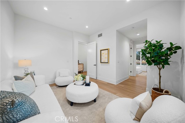 101 Lustro, Irvine CA: https://media.crmls.org/medias/e56f5996-f2ea-4d70-820c-b702ff3745a1.jpg