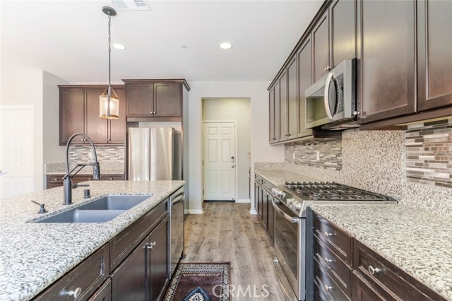 Detail Gallery Image 13 of 43 For 37436 Umbrella, Palmdale,  CA 93551 - 4 Beds | 3 Baths