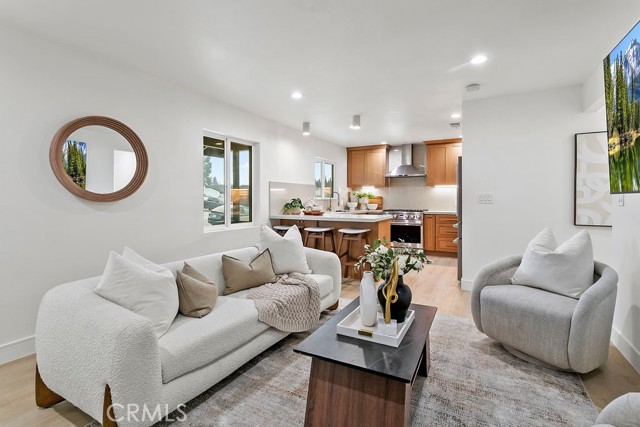 Detail Gallery Image 8 of 45 For 6091 Navajo, Westminster,  CA 92683 - 6 Beds | 5 Baths