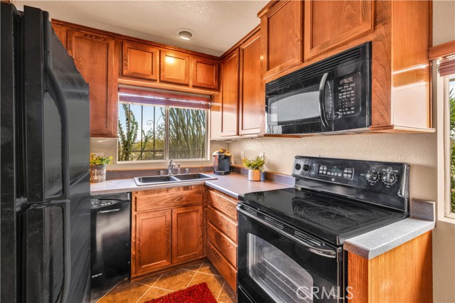 380 Mack Lane, 29 Palms CA: https://media.crmls.org/medias/e56f8563-de77-45d4-8c84-0c62ee9db6b8.jpg