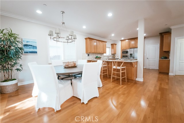 Dining Room with breakfast bar