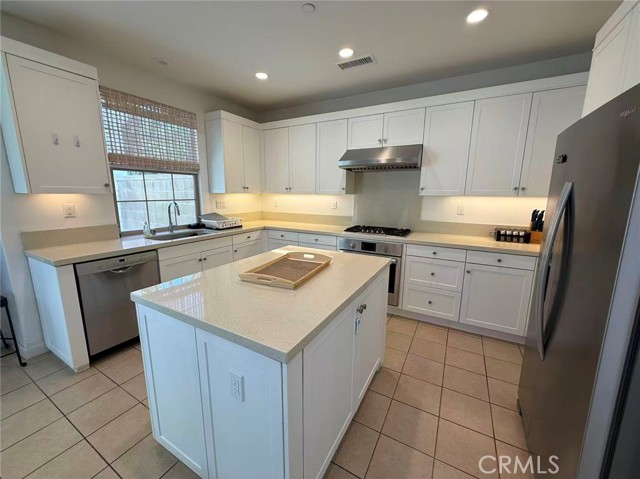 Detail Gallery Image 15 of 16 For 200 Augustine, Irvine,  CA 92618 - 4 Beds | 3/1 Baths