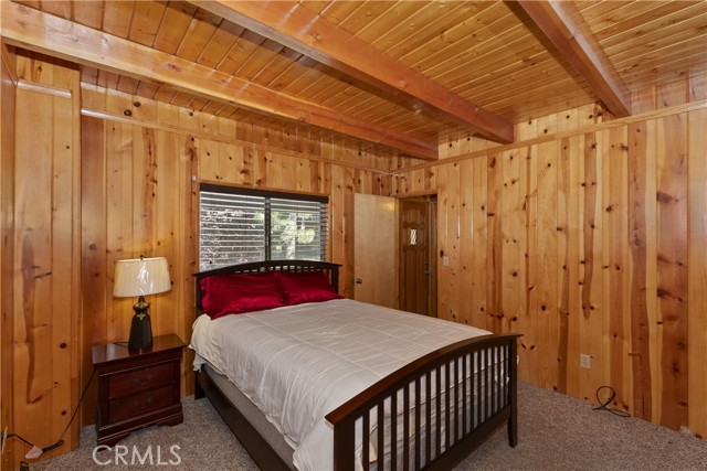 33469 Squirrel Drive, Green Valley Lake CA: https://media.crmls.org/medias/e5709a66-ad0c-4e79-bfcb-50e52ea542d4.jpg