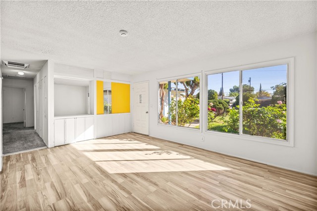 Detail Gallery Image 5 of 20 For 45443 Saigon, Lancaster,  CA 93534 - 3 Beds | 2 Baths