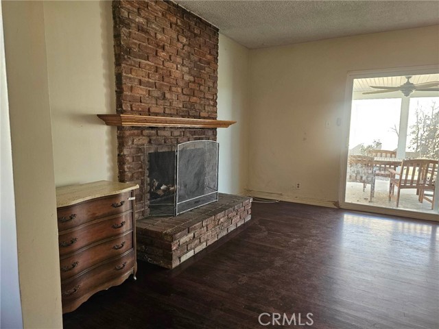 Wood / Gas Burning Fireplace