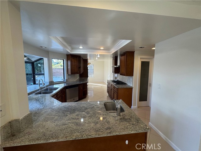 Detail Gallery Image 10 of 28 For 11445 Etiwanda, Porter Ranch,  CA 91326 - 4 Beds | 3 Baths