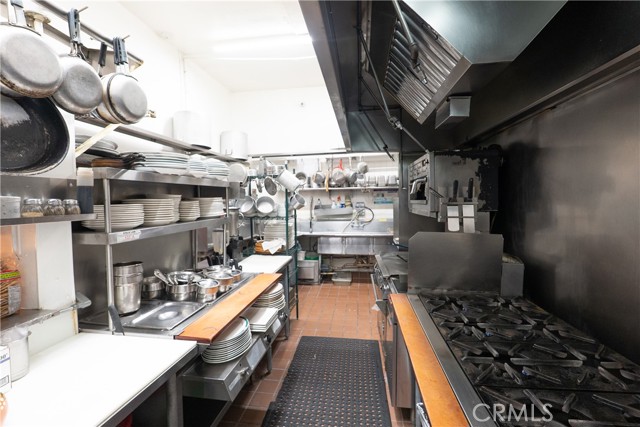 5949 Whittier, Los Angeles CA: https://media.crmls.org/medias/e57211da-c33e-4b00-838a-f8b8bafaab50.jpg