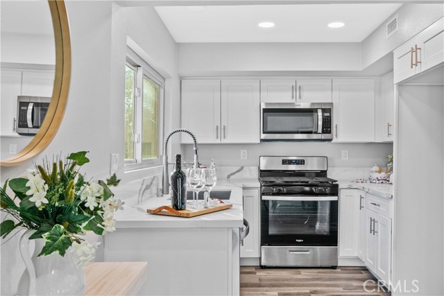 Detail Gallery Image 18 of 37 For 1881 Alpha Rd #8,  Glendale,  CA 91208 - 2 Beds | 3 Baths