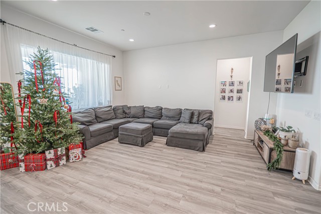 Detail Gallery Image 26 of 44 For 2111 Seville, Santa Paula,  CA 93060 - 4 Beds | 2/1 Baths