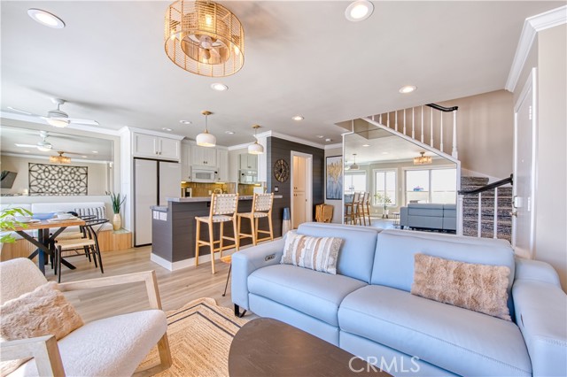 Detail Gallery Image 5 of 35 For 711 Pacific Coast Hwy #421,  Huntington Beach,  CA 92648 - 2 Beds | 1/1 Baths