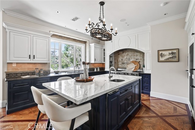 20 Cherry Hills Lane, Newport Beach CA: https://media.crmls.org/medias/e5741275-5e94-4d3d-b56e-faee795891a5.jpg