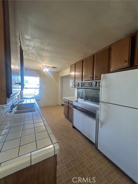 11818 Graystone, Norwalk CA: https://media.crmls.org/medias/e5765294-a1f4-4c08-81c5-d0881d568776.jpg