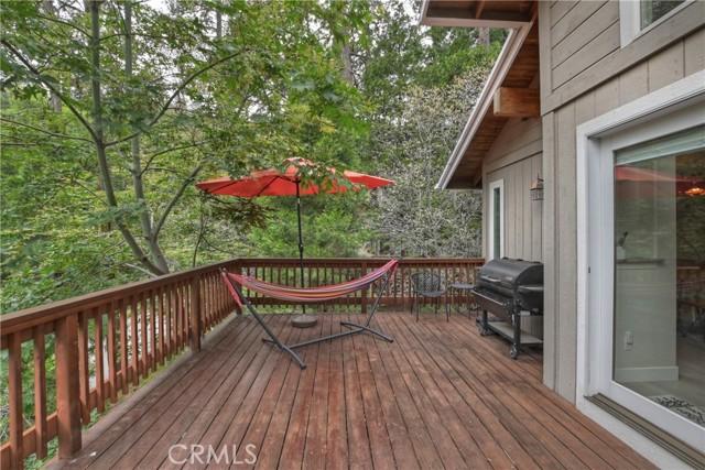 24586 Horst Drive, Crestline CA: https://media.crmls.org/medias/e576c119-3885-4de6-a2db-30b99af10adf.jpg