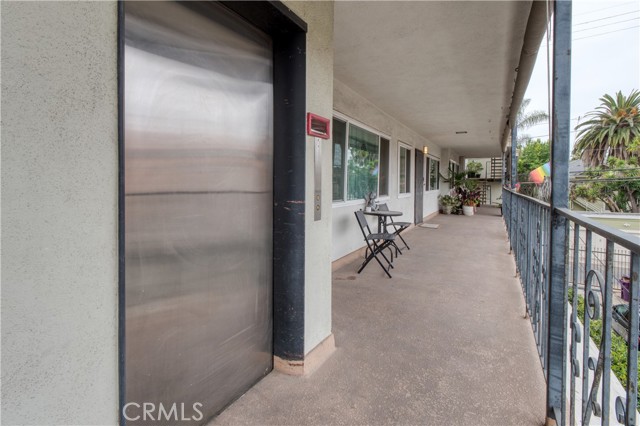 1130 E 1st Street, Long Beach CA: https://media.crmls.org/medias/e5771f75-fc75-40f9-b0d4-d71a824e52e8.jpg