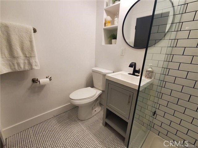 908 Victoria Avenue, Venice CA: https://media.crmls.org/medias/e5774544-0cc5-41d1-a281-c965ff10a021.jpg