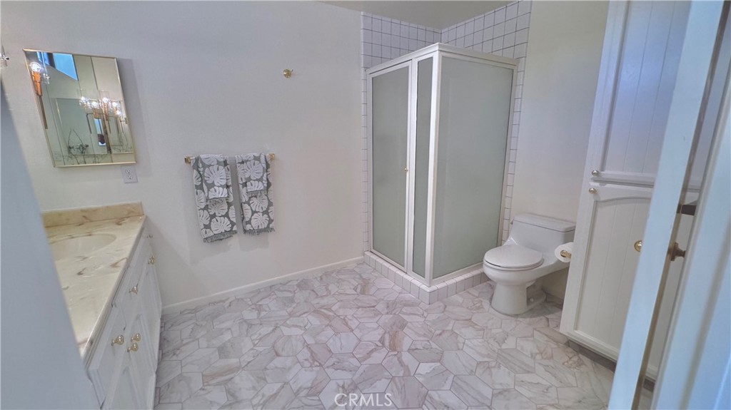 https://media.crmls.org/medias/e5778ff4-b347-4df0-8bed-8a51696d1958.jpg?preset=X-Large