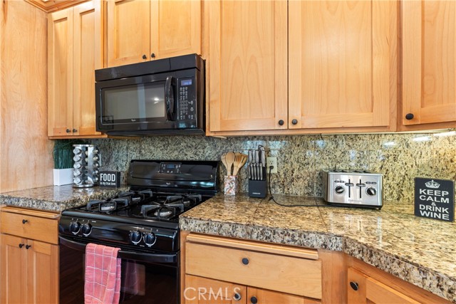 Detail Gallery Image 5 of 17 For 29450 Piney Ln, Cedar Glen,  CA 92321 - 3 Beds | 3 Baths