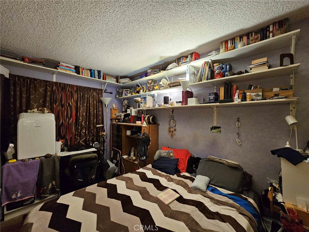 https://media.crmls.org/medias/e577d49b-a720-4bfa-a717-17bc27d6efec.jpg?preset=X-Large