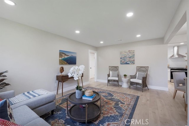 Detail Gallery Image 6 of 26 For 14822 Saticoy St, Van Nuys,  CA 91405 - 2 Beds | 1 Baths