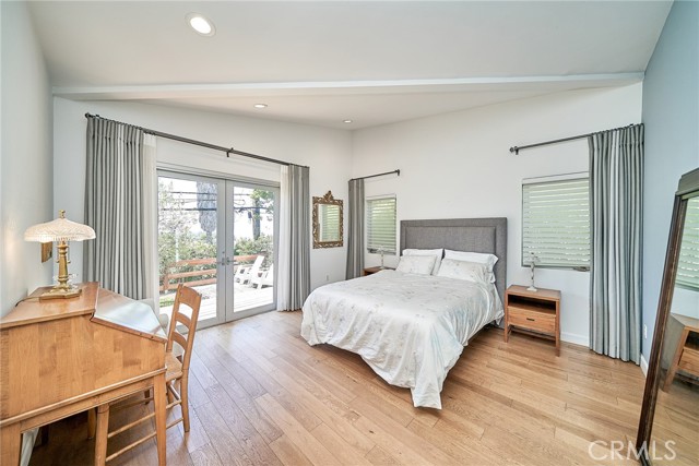 3321 Moore Street, Los Angeles CA: https://media.crmls.org/medias/e5788909-f760-427a-ad37-4fd3275f3c20.jpg
